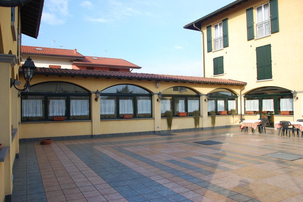 Albergo Ristorante Quadrifoglio Urgnano Buitenkant foto